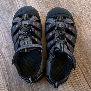 Gray children’s size 4 Keen shoes